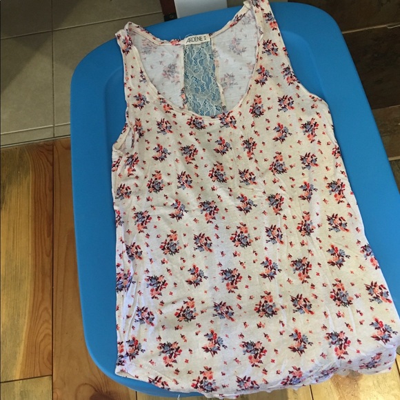 Ardene floral tank top with lace strip backing - Picture 1 of 3